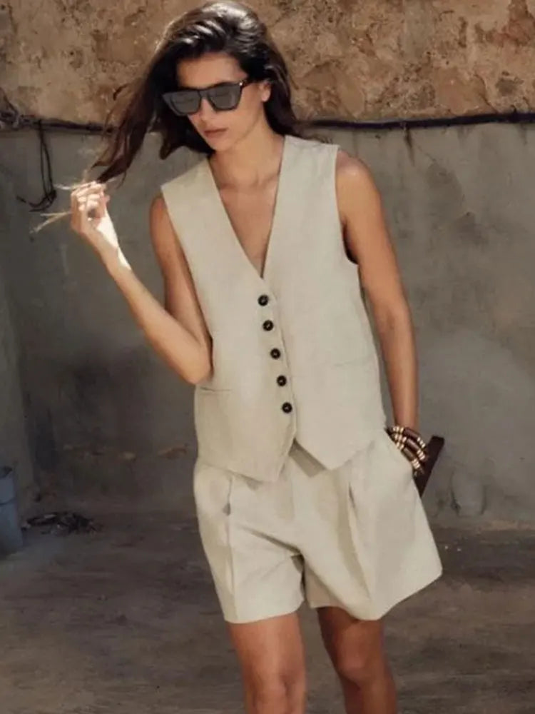 Conjunto Feminino de Verão 2024 Camisa Regata Chique de Decote V + Shorts Feminino Casual Solto com Bolsos Streetwear