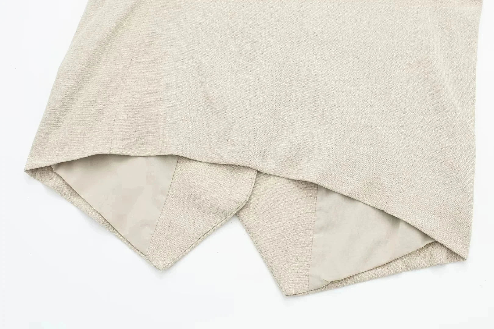 Conjunto Feminino de Verão 2024 Camisa Regata Chique de Decote V + Shorts Feminino Casual Solto com Bolsos Streetwear