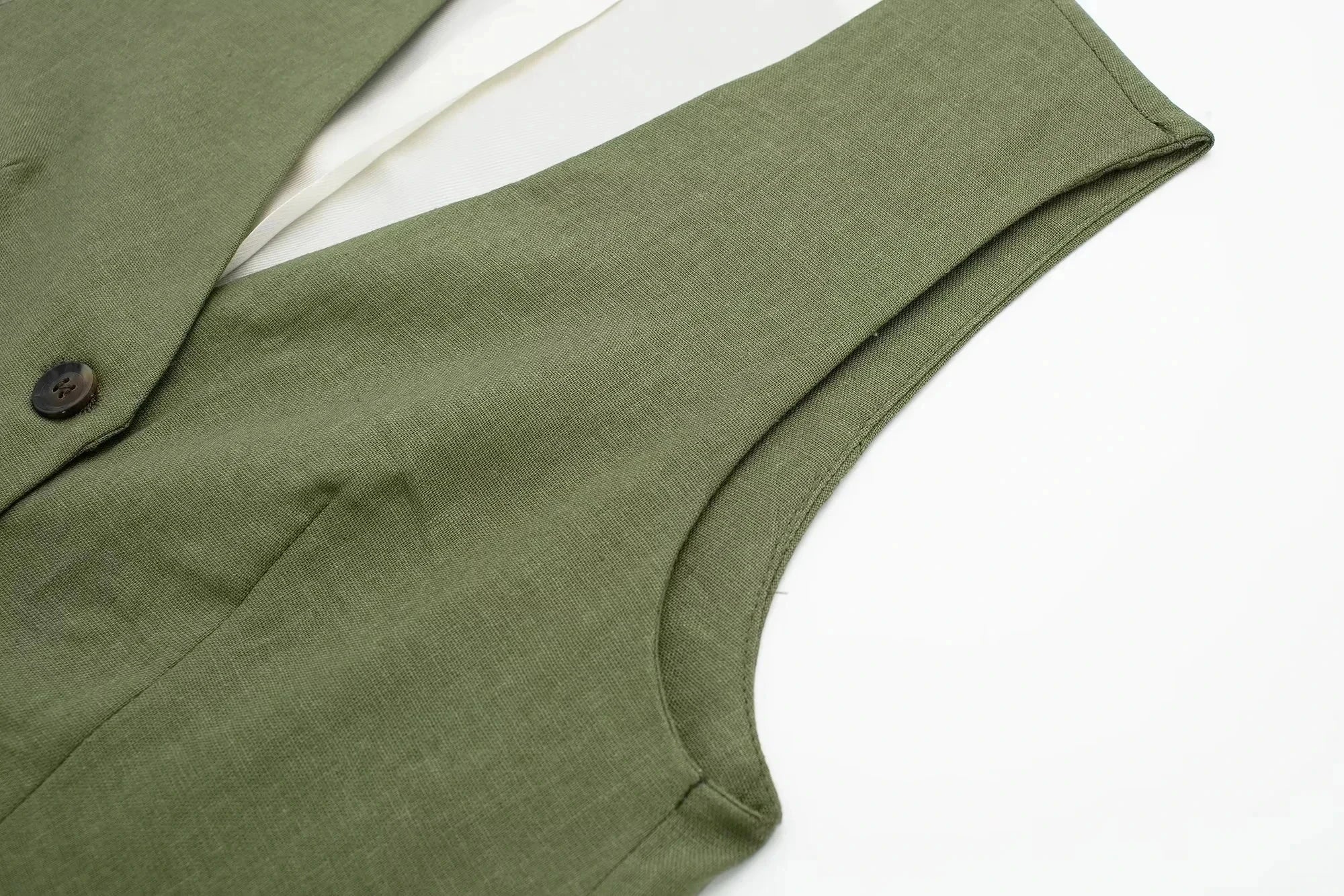 Conjunto Feminino de Verão 2024 Camisa Regata Chique de Decote V + Shorts Feminino Casual Solto com Bolsos Streetwear