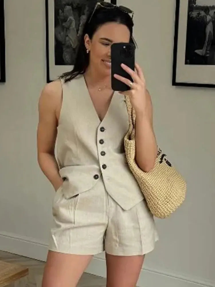 Conjunto Feminino de Verão 2024 Camisa Regata Chique de Decote V + Shorts Feminino Casual Solto com Bolsos Streetwear